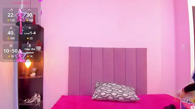 HoollyHendrix online show from October 2025 08:06:02 PM