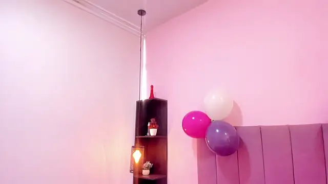 HoollyHendrix online show from November 2025 07:56:02 PM