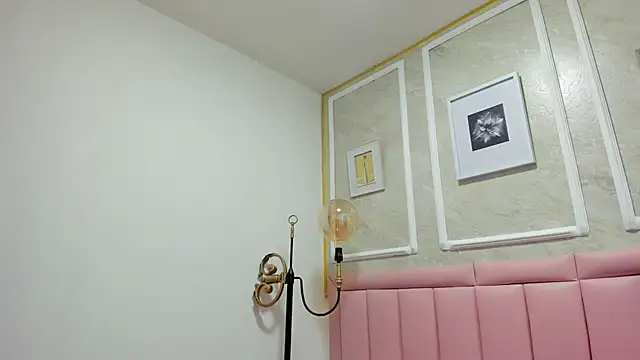 HoollyHendrix online show from December 2025 08:25:01 PM