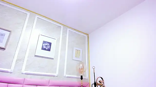 HoollyHendrix online show from December 2025 08:28:02 PM