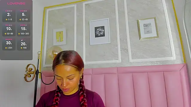 HoollyHendrix online show from January 2026 09:02:02 PM