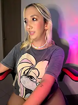 Isa klein online show from October 2025 06:29:01 PM