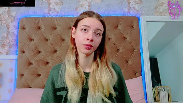 CoraVex online show from October 2025 03:54:02 AM