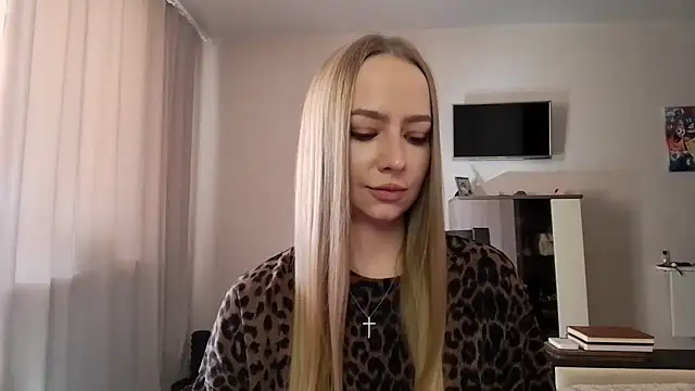 MissOyee online show from September 2025 12:07:02 PM