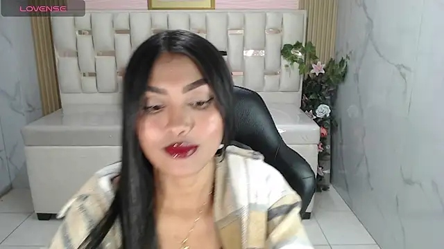 lissandra s online show from November 2025 08:41:02 PM