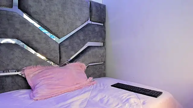 Flufi 740 online show from December 2025 12:32:01 PM