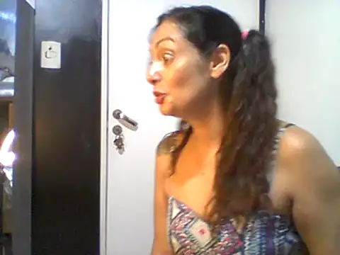 Snapshot of dulcefanny chatting on April 2026 10:13:01 AM dulcefanny online show from April 2026 10:13:01 AM