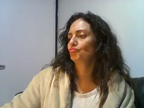 Snapshot of dulcefanny chatting on May 2026 02:07:01 AM dulcefanny online show from May 2026 02:07:01 AM