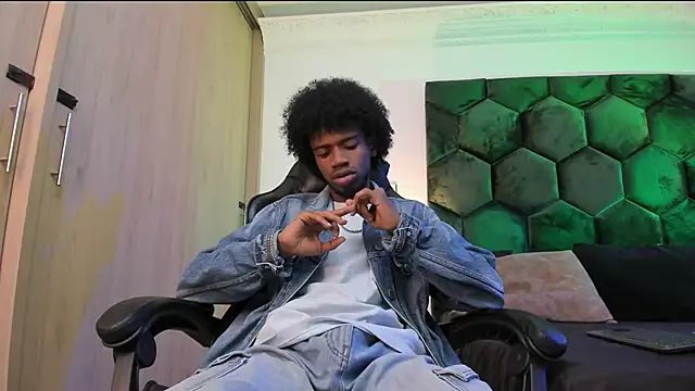 Snapshot of AllexJacob chatting on February 2026 01:16:01 PM AllexJacob online show from February 2026 01:16:01 PM