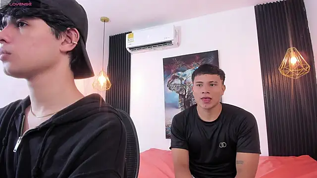 Hot Threesomee online show from September 2025 01:25:02 PM