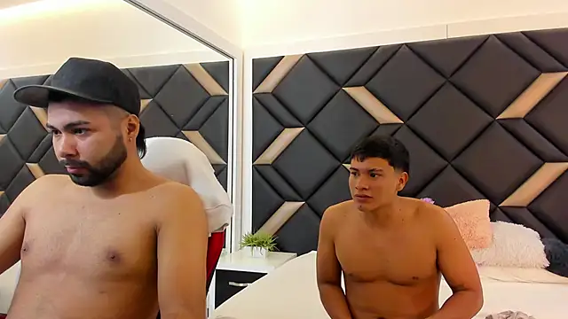 Hot Threesomee online show from November 2025 01:11:01 PM