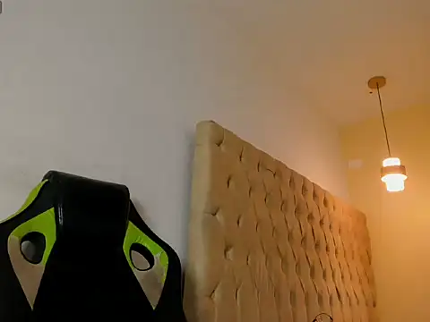 Snapshot of Dakota_x18 chatting on October 2025 08:05:02 PM Dakota x18 online show from October 2025 08:05:02 PM