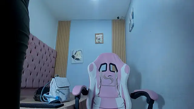 Snapshot of Dakota_x18 chatting on November 2025 07:34:02 PM Dakota x18 online show from November 2025 07:34:02 PM