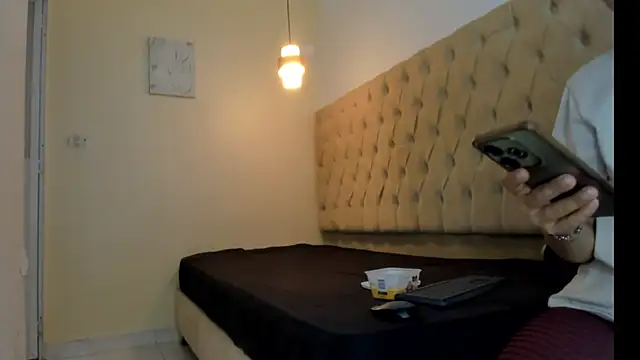 Naomis 35 online show from February 2026 07:51:02 PM