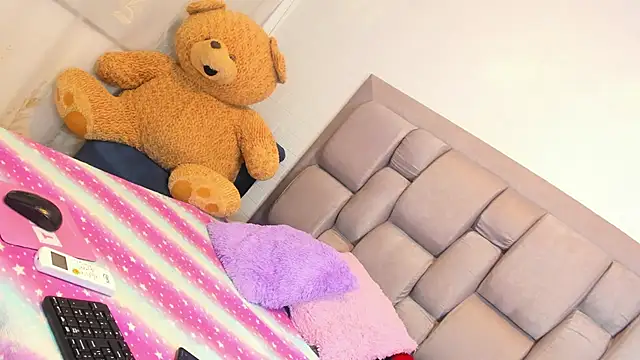 Beauty Luci online show from October 2025 08:07:01 PM