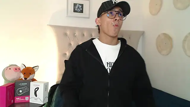 SalvadorFit online show from November 2025 08:35:02 PM