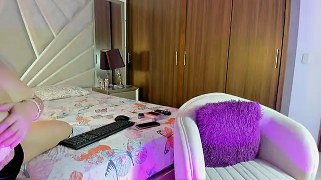 LiaRusselll  online show from September 2025 11:54:02 PM