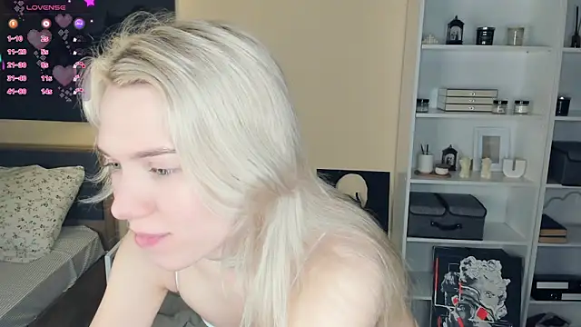 DianeHonnette online show from December 2025 07:32:01 PM