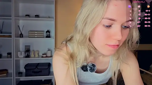 Snapshot of DianeHonnette chatting on February 2026 07:41:02 PM DianeHonnette online show from February 2026 07:41:02 PM