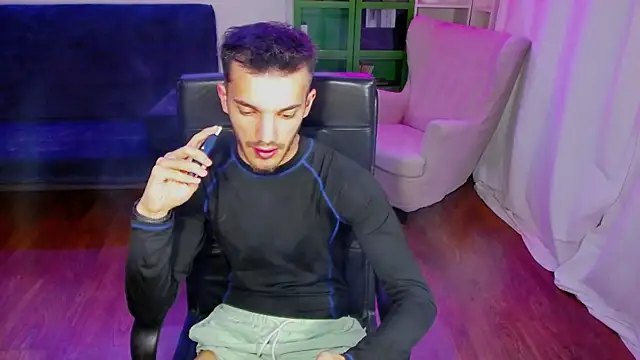 DominicValente online show from October 2025 05:02:02 PM