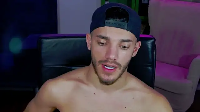 DominicValente online show from November 2025 09:03:02 PM