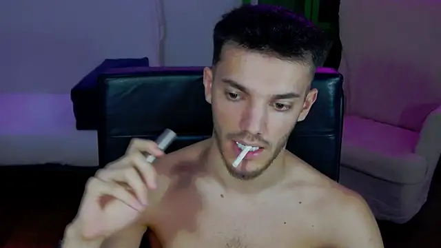 DominicValente online show from November 2025 07:08:02 PM