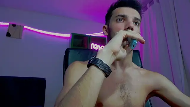 DominicValente online show from November 2025 07:25:01 PM