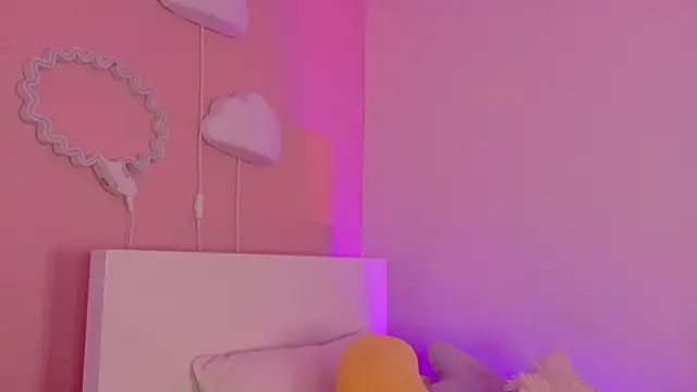 Snapshot of KeendraFox_ chatting on July 2026 09:13:01 AM KeendraFox online show from July 2026 09:13:01 AM
