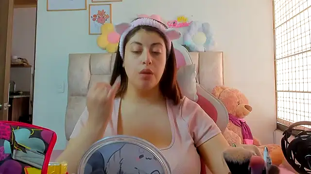 queenalexxa111 online show from December 2025 05:09:02 PM