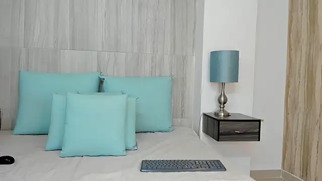 Valeria-Cruzz online show from October 2025 12:09:01 PM