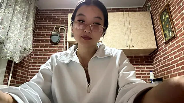 EmmaLeexth online show from September 2025 01:27:02 PM