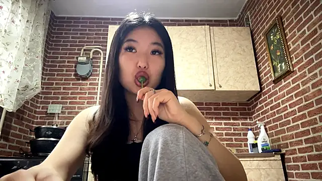 EmmaLeexth online show from March 2026 10:12:02 AM