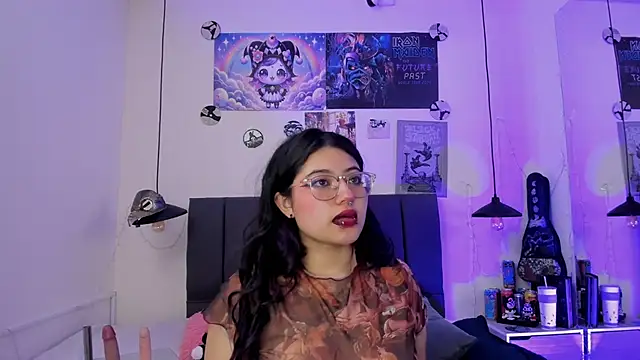 Snapshot of SabrinaV_ chatting on June 2026 11:12:01 AM SabrinaV online show from June 2026 11:12:01 AM