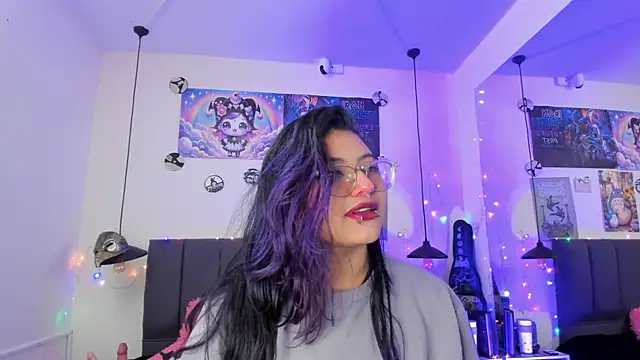 Snapshot of SabrinaV_ chatting on June 2026 11:19:02 AM SabrinaV online show from June 2026 11:19:02 AM