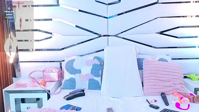 IrissBloom online show from November 2025 07:13:02 PM