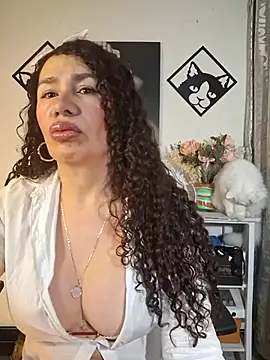 Snapshot of Lina_444 chatting on February 2026 01:05:02 AM Lina 444 online show from February 2026 01:05:02 AM