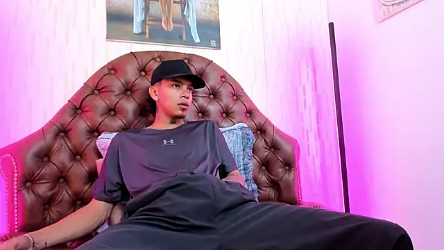 noah blake0 online show from November 2025 07:04:01 PM