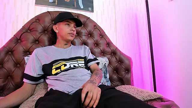 noah blake0 online show from November 2025 12:09:02 AM