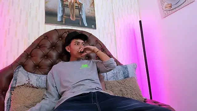 noah blake0 online show from November 2025 05:24:01 PM