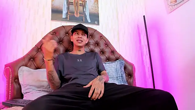 noah blake0 online show from November 2025 06:09:02 PM