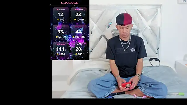 DemianSalvatore online show from September 2025 02:33:02 PM