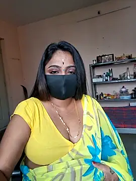 Snapshot of queendivya chatting on June 2026 05:21:01 AM queendivya online show from June 2026 05:21:01 AM