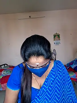 Snapshot of queendivya chatting on June 2026 05:16:01 AM queendivya online show from June 2026 05:16:01 AM