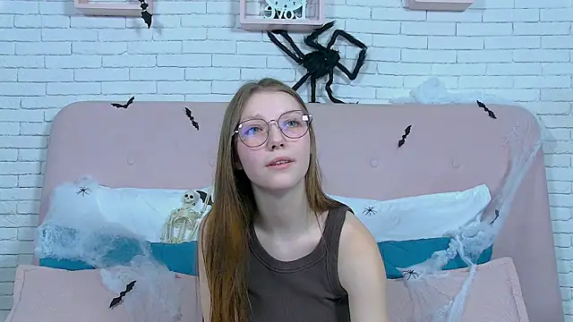 Snapshot of EllenBush chatting on October 2025 06:30:01 AM EllenBush online show from October 2025 06:30:01 AM