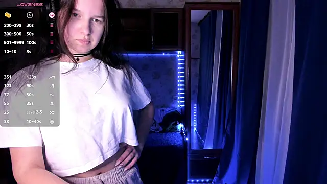 MandaDestiche online show from November 2025 04:17:01 PM