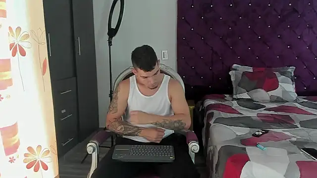 Snapshot of BooyHott_ chatting on October 2025 07:24:01 PM BooyHott online show from October 2025 07:24:01 PM