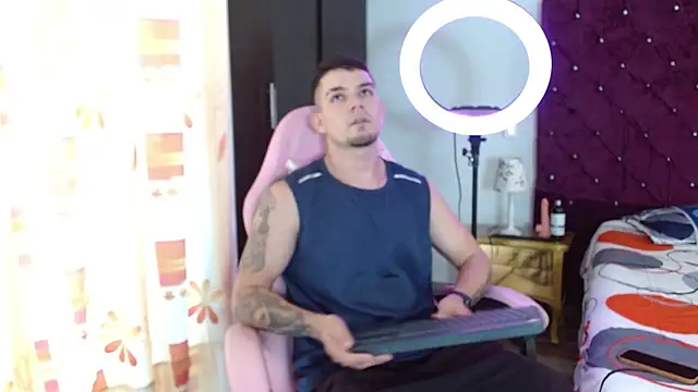 Snapshot of BooyHott_ chatting on November 2025 06:54:02 PM BooyHott online show from November 2025 06:54:02 PM