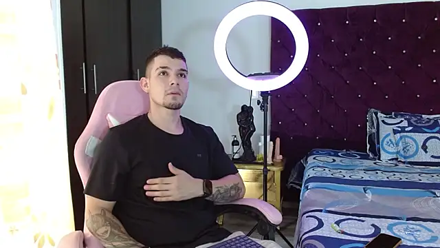 Snapshot of BooyHott_ chatting on November 2025 06:41:04 PM BooyHott online show from November 2025 06:41:04 PM