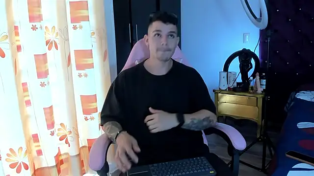 Snapshot of BooyHott_ chatting on November 2025 07:02:01 PM BooyHott online show from November 2025 07:02:01 PM