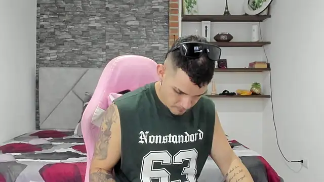 BooyHott  online show from February 2026 07:08:01 PM